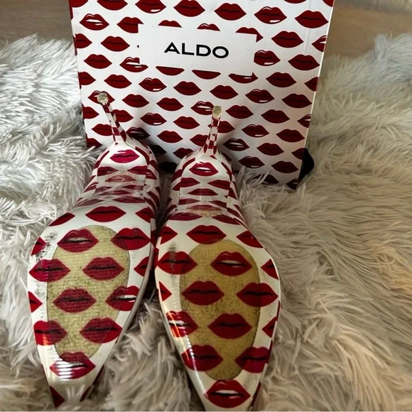 Aldo Red Lips Patterned Heels size 9, run 8.5 - Picture 3 of 7